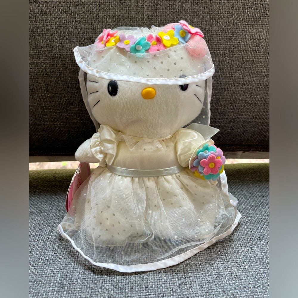 **Rare** Hello Kitty sweetheart wedding McDonald’s